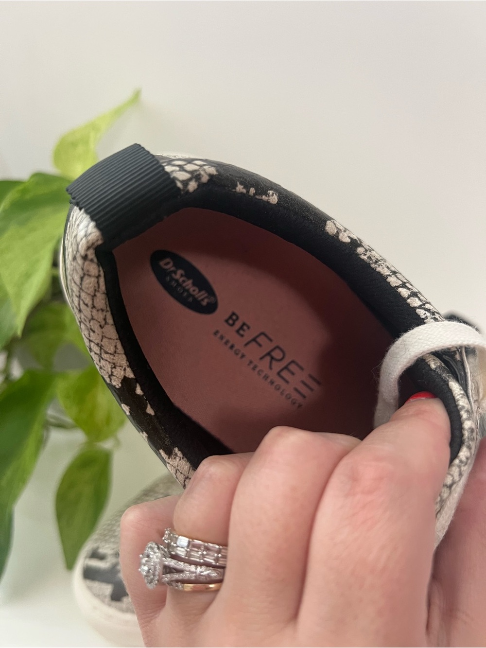 NEW Dr Sholl’s Snakeskin No Bad Vibes Lace Up Sneakers, Size 9 - Picture 5 of 14